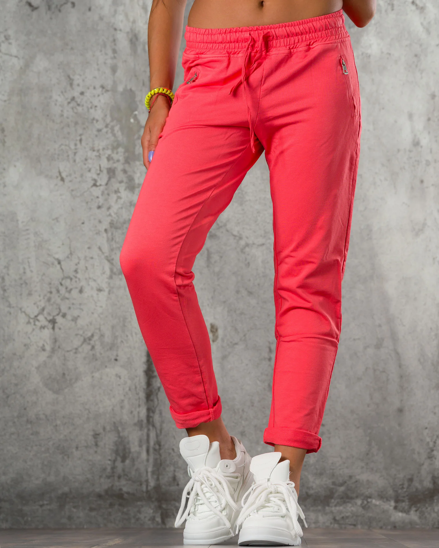 Pantaloni We Can Go, Culoare coral