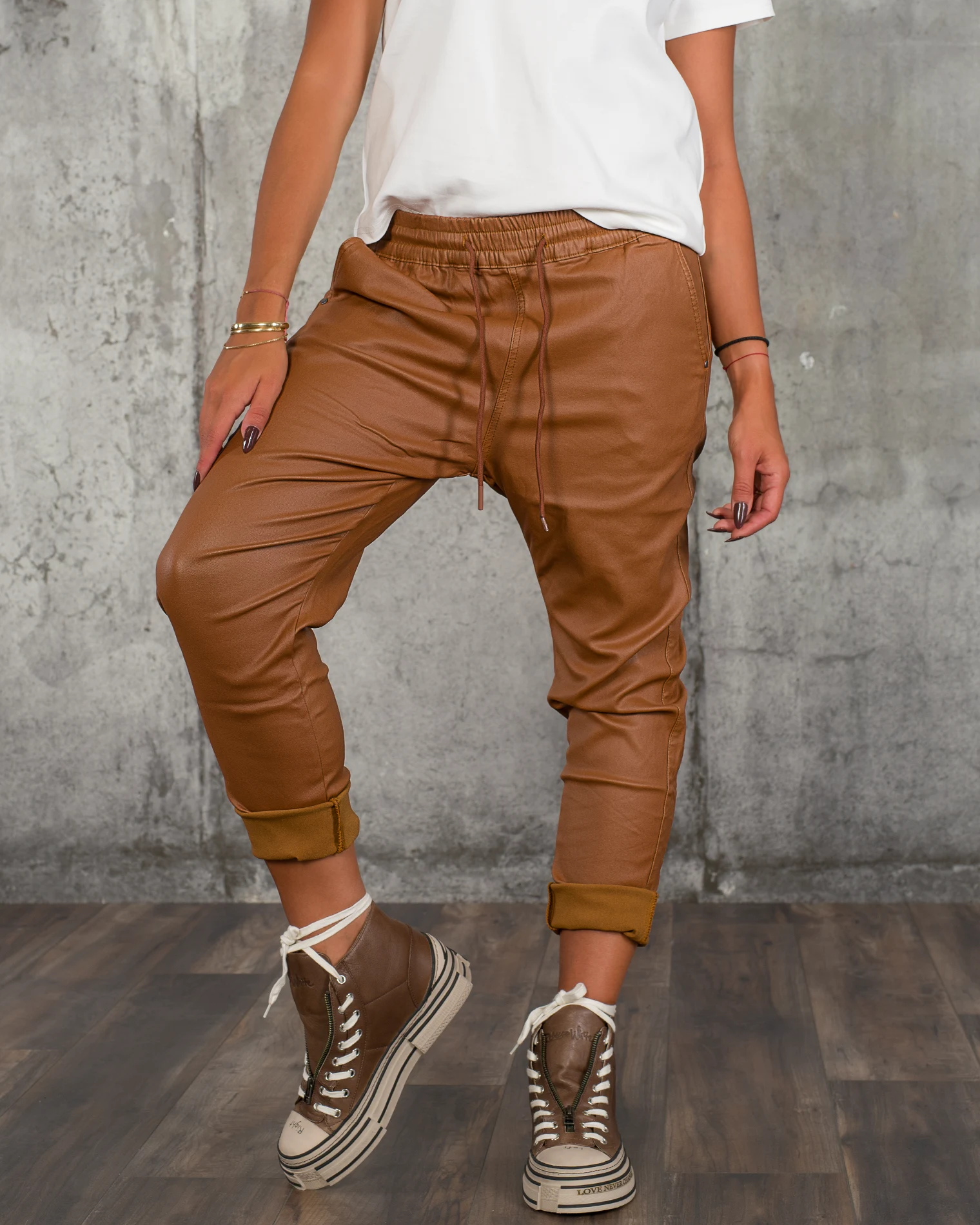 Pantaloni Faye, Culoare coniac