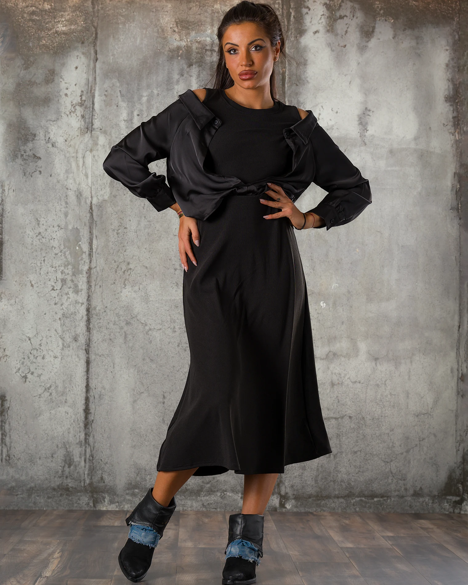 Rochie Lindsay, Neagra