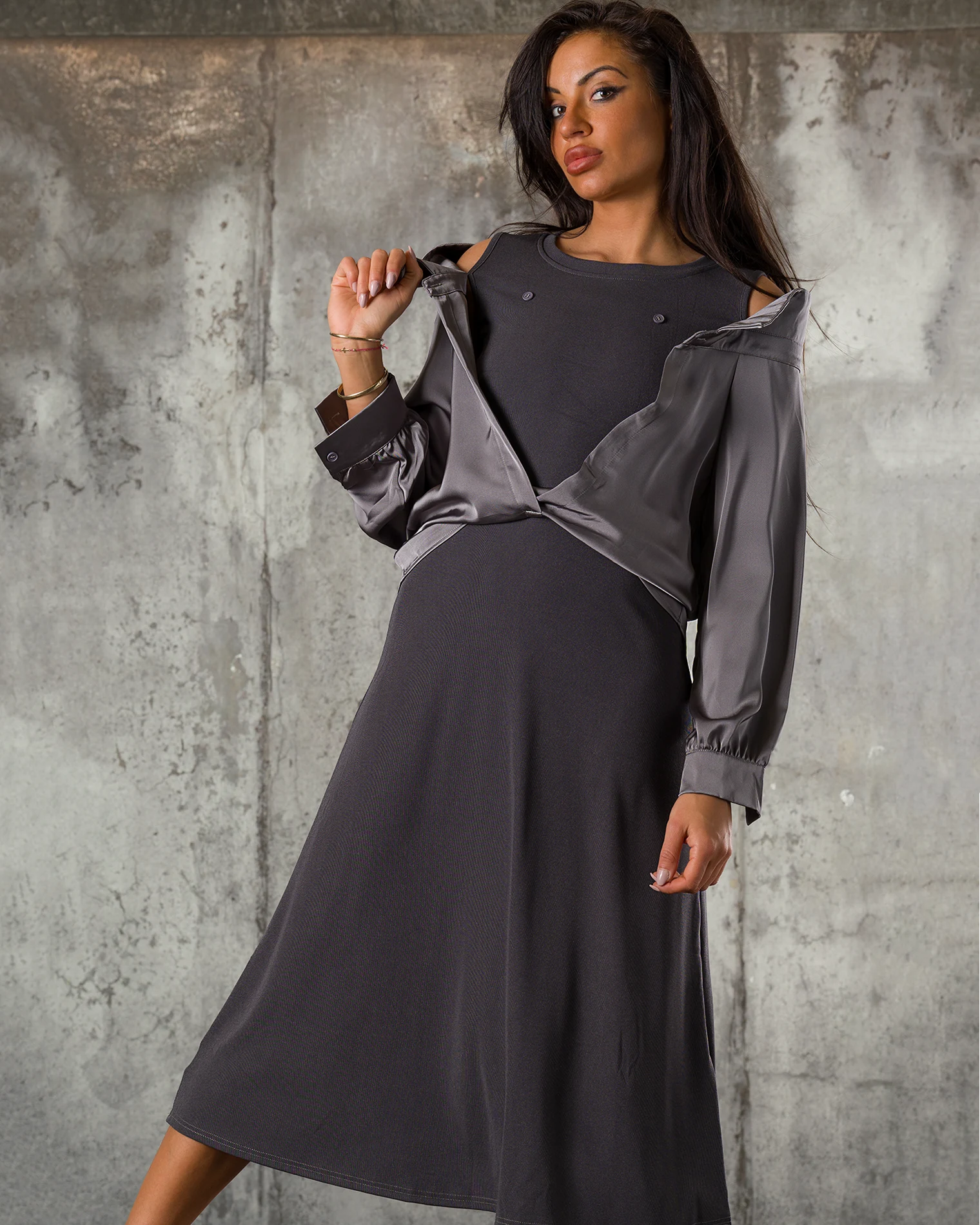 Rochie Lindsay, Gri