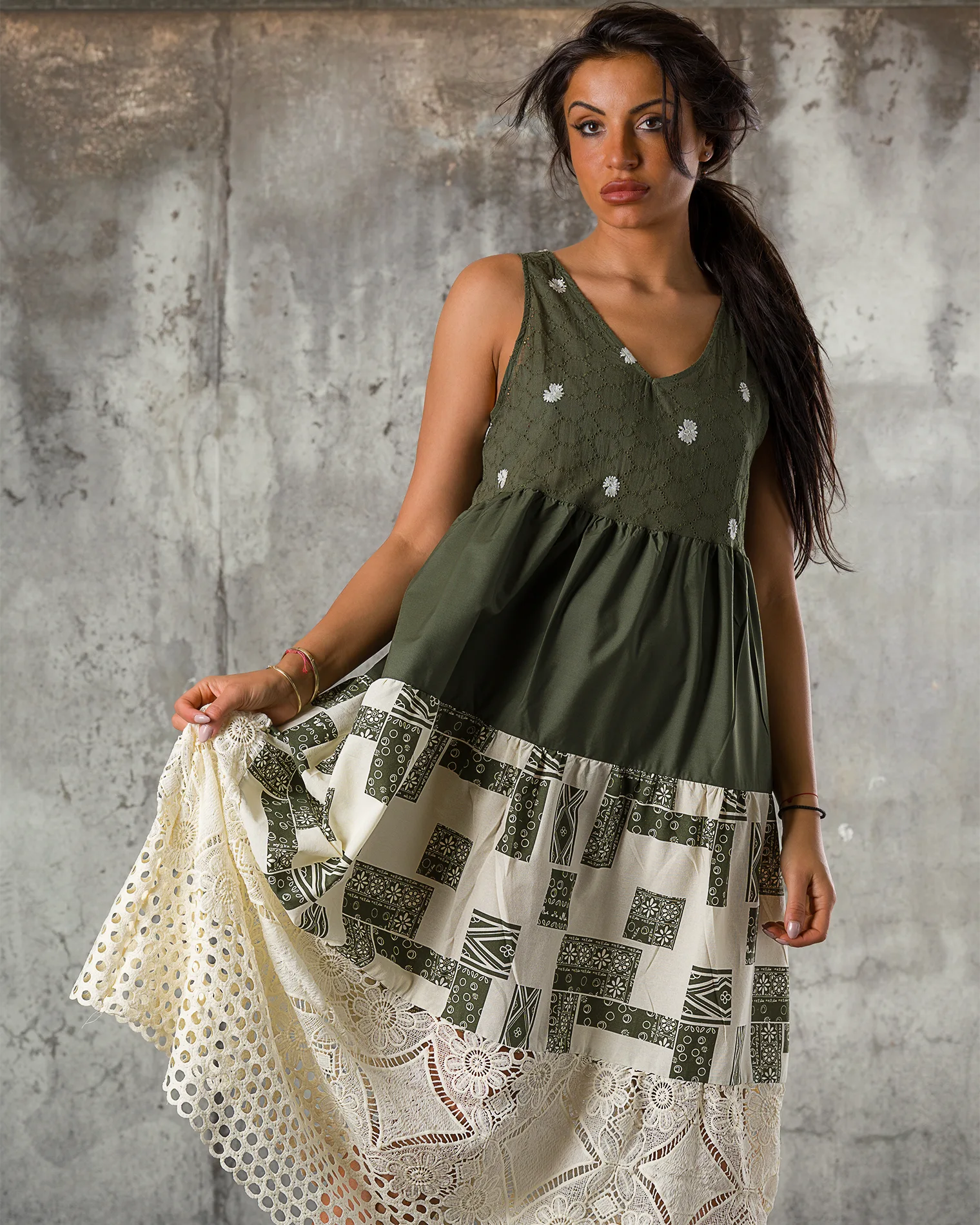 Rochie Toni, Military