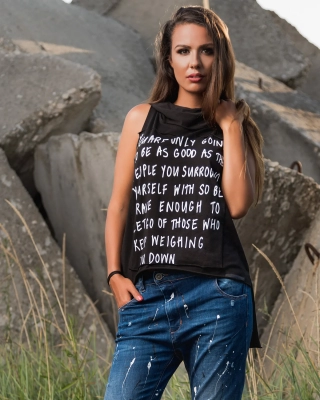Tricou cu scris și glugă Mile High, Negru Culoare