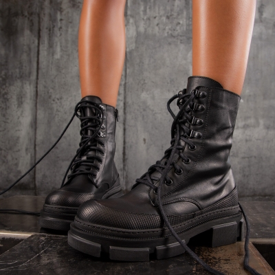 Bocanci Interest, Negru Culoare