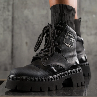 Bocanci Over The Limit, Culoare negru