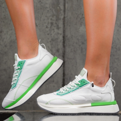 Adidași Soraya, Alb culoare