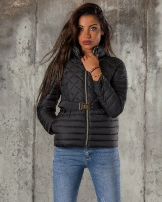 Geaca Constance, Negru culoare