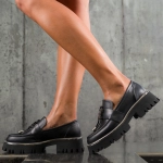 Loafers A Lot More, Culoare negru