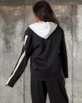 Sacou Beatrice, Culoare negru