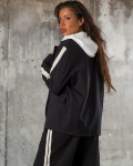 Sacou Beatrice, Culoare negru